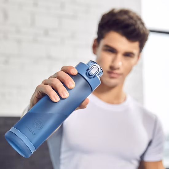 カスタムロゴ卸売Tritanプラスチックスポーツウォーターボトルストロー付き